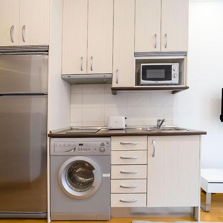 Apartamentos Gran Via Мадрид Екстериор снимка
