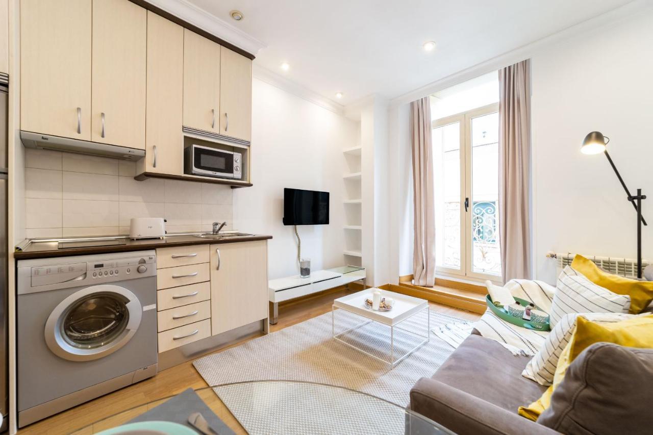 Apartamentos Gran Via Мадрид Екстериор снимка
