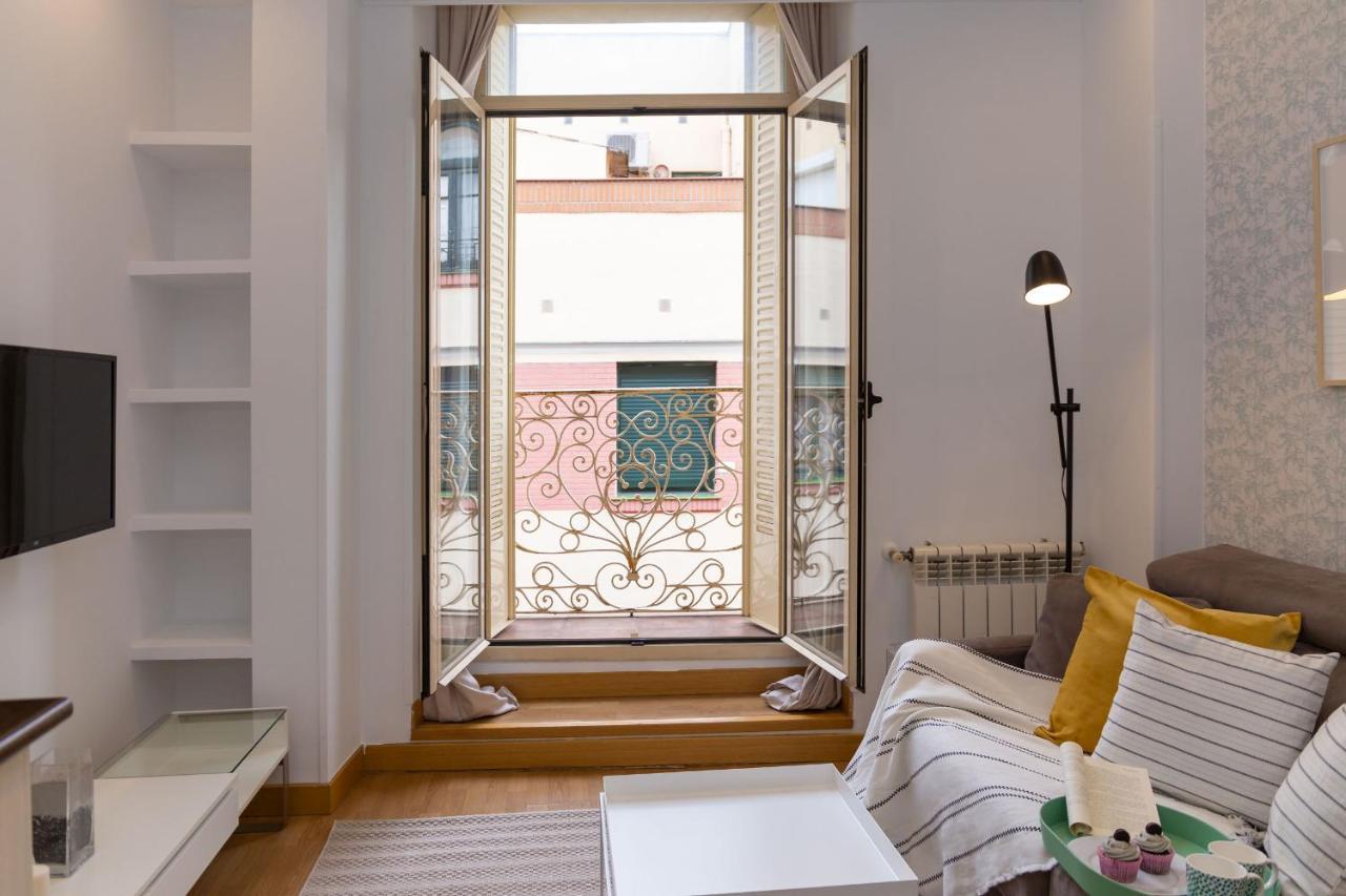 Apartamentos Gran Via Мадрид Екстериор снимка