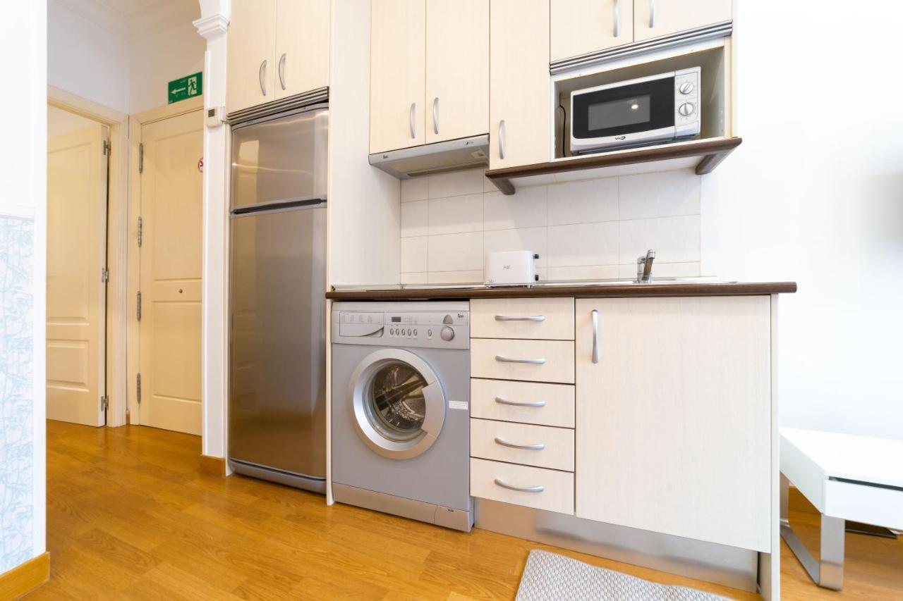 Apartamentos Gran Via Мадрид Екстериор снимка