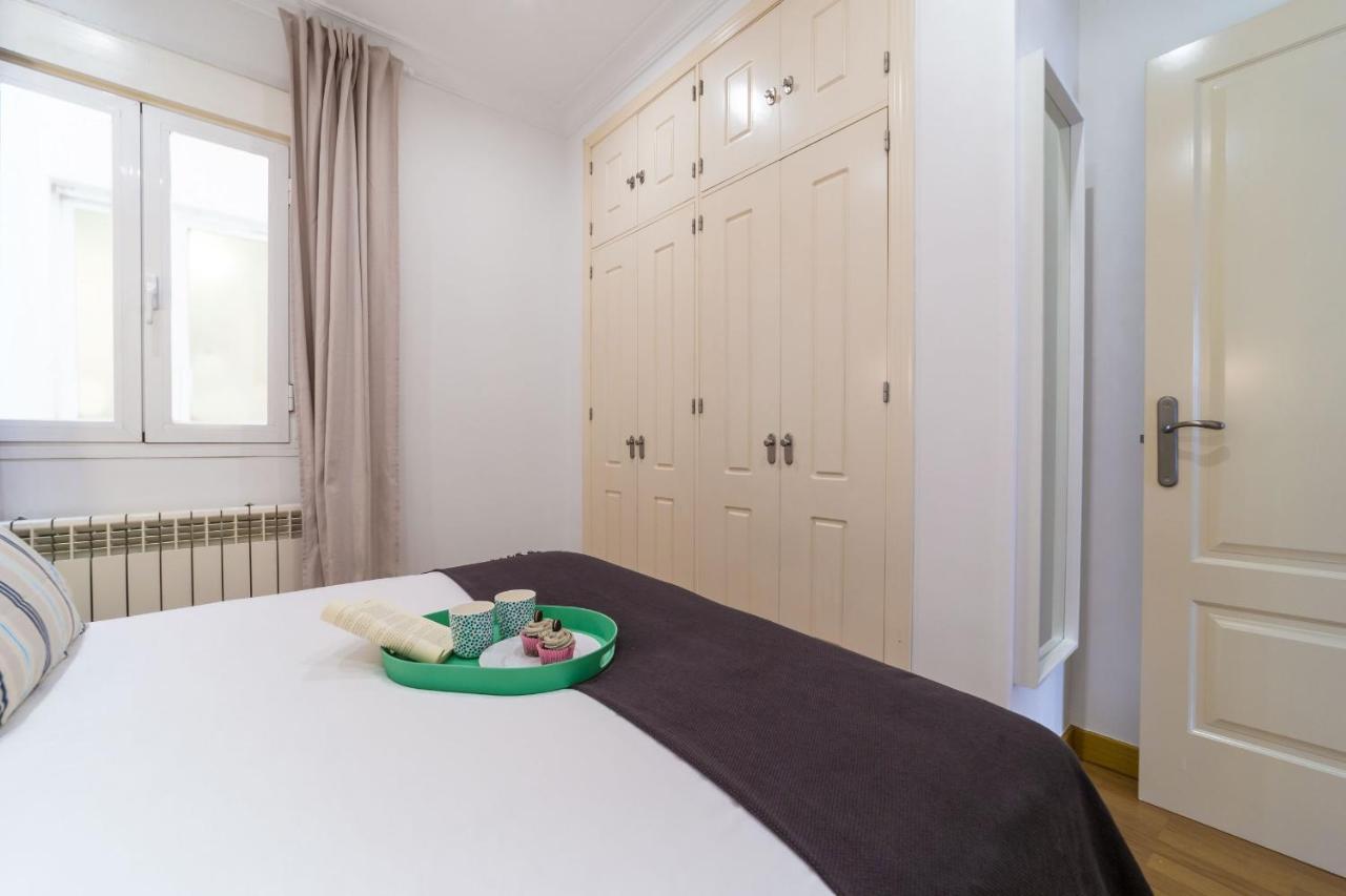 Apartamentos Gran Via Мадрид Екстериор снимка