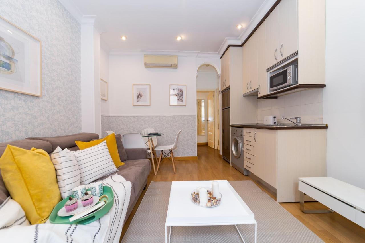 Apartamentos Gran Via Мадрид Екстериор снимка