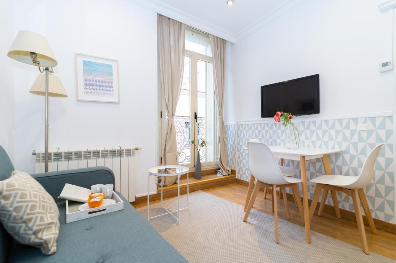 Apartamentos Gran Via Мадрид Екстериор снимка