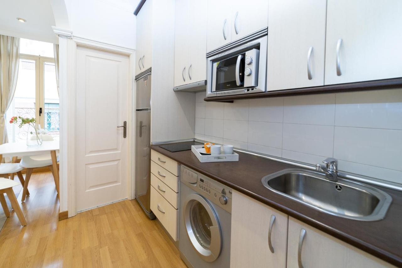 Apartamentos Gran Via Мадрид Екстериор снимка