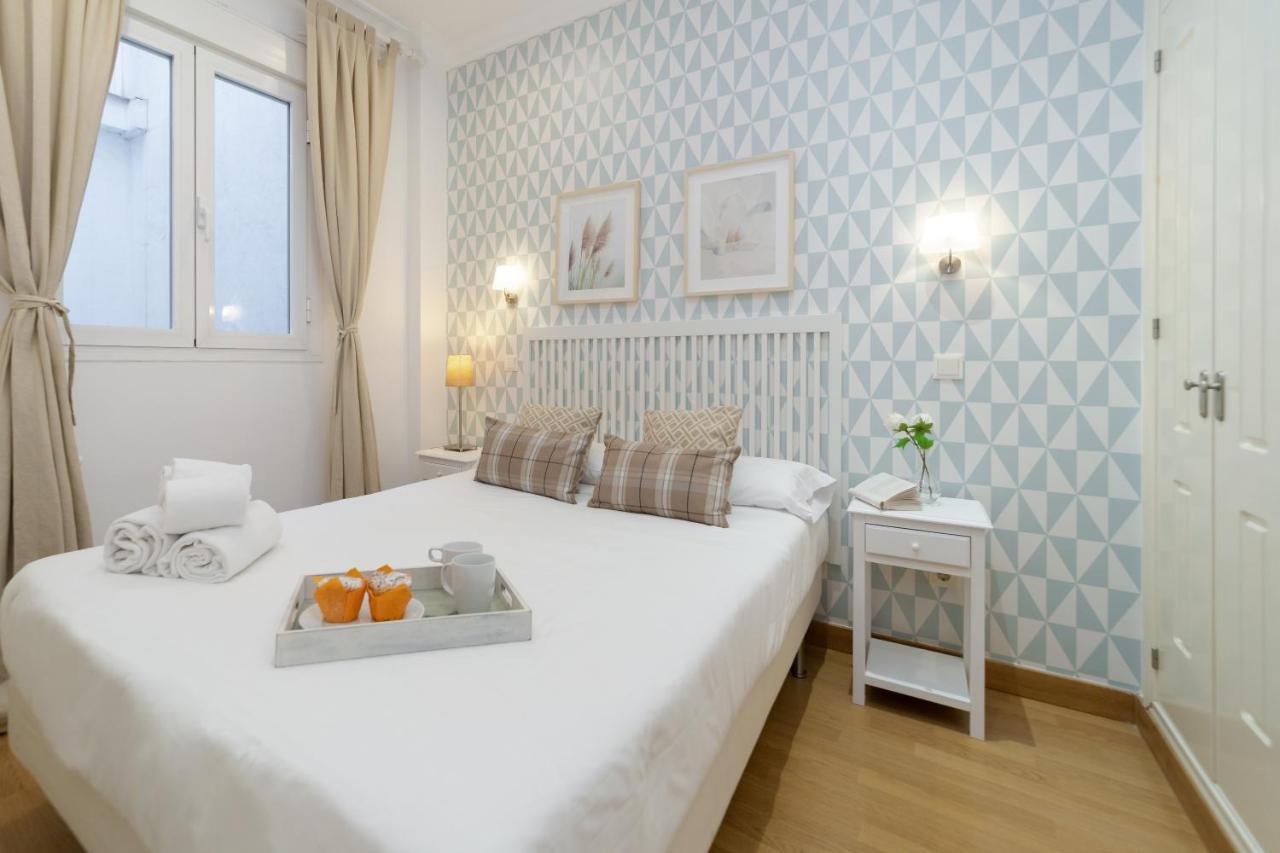 Apartamentos Gran Via Мадрид Екстериор снимка