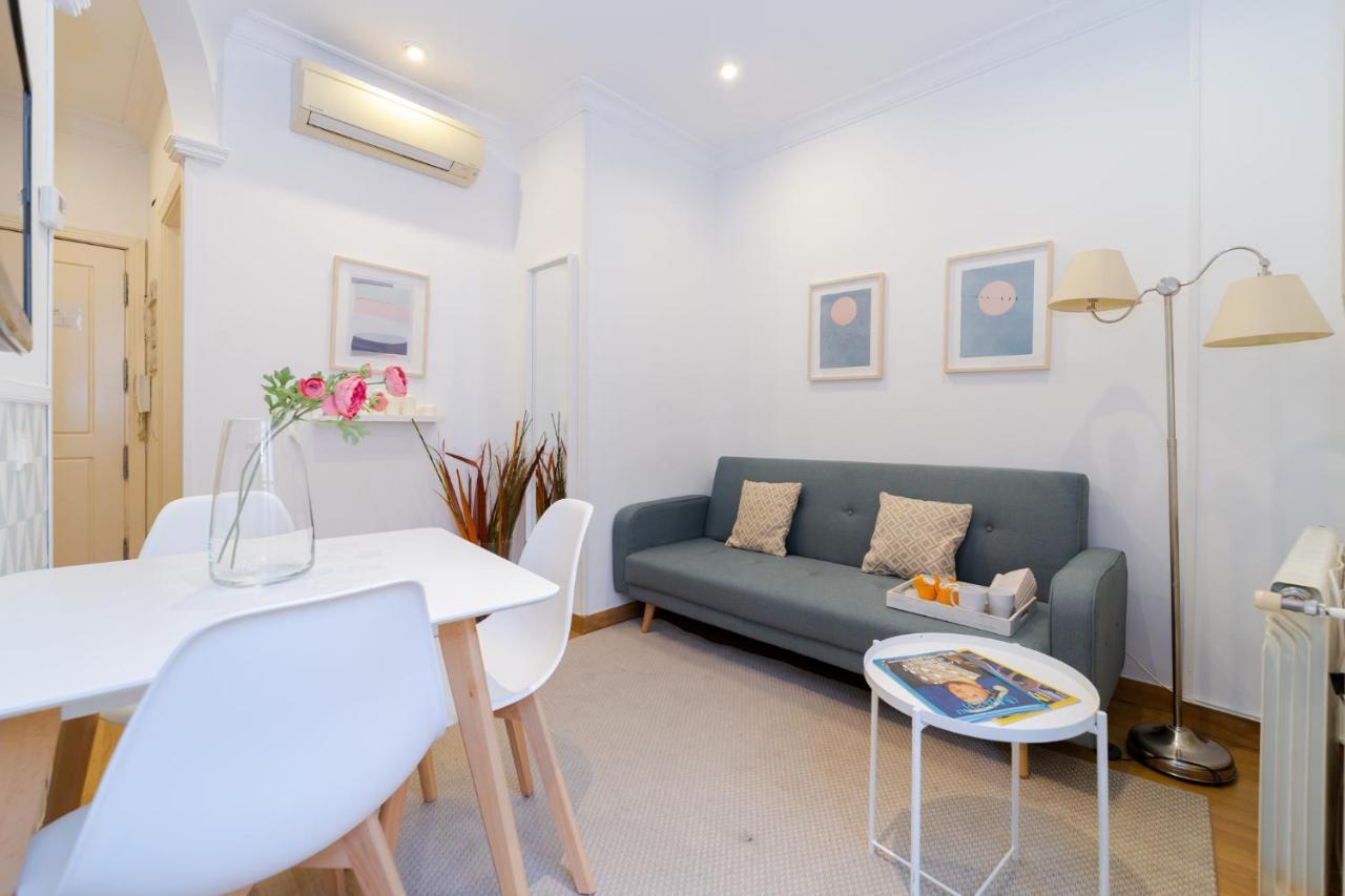 Apartamentos Gran Via Мадрид Екстериор снимка