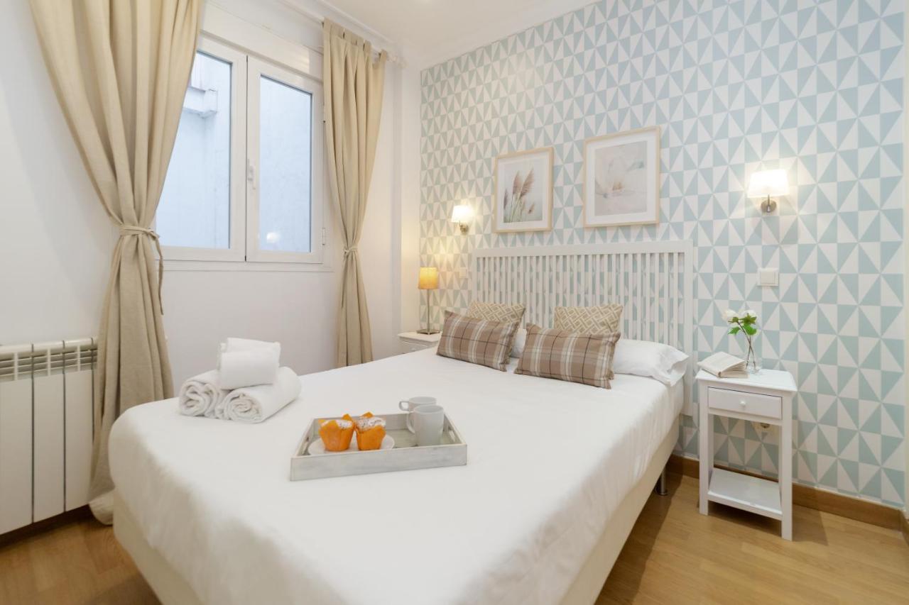 Apartamentos Gran Via Мадрид Екстериор снимка