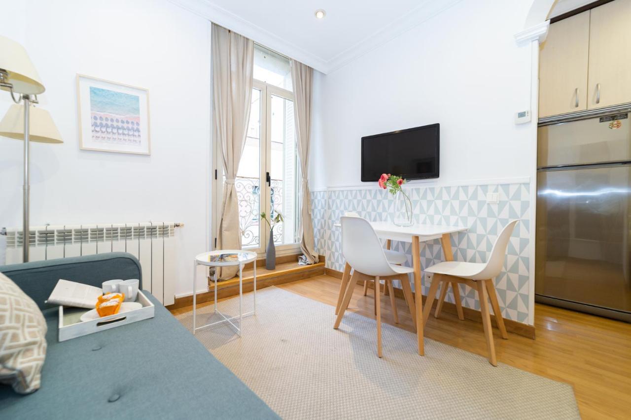 Apartamentos Gran Via Мадрид Екстериор снимка